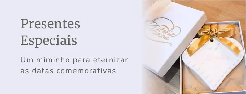 Caixa de presente com coração de chocolate decorado com fita dourada, ideal para ocasiões especiais.