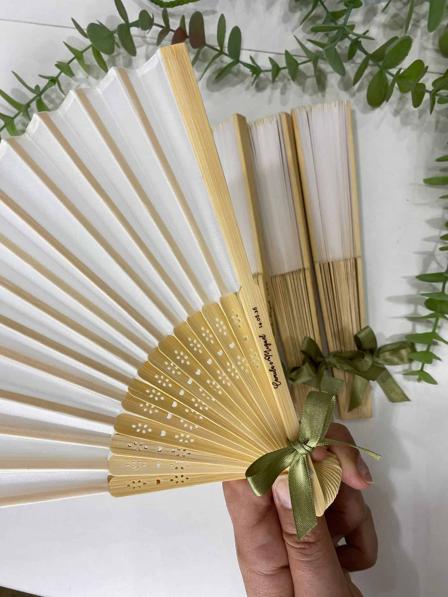 Leque de Madeira Personalizado com Laço 1 Leque em madeira personalizado com laço para casamento e batizado