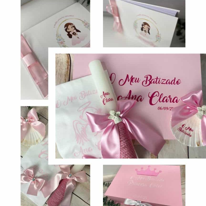Kit de Batismo para menina com detalhes em rosa e dourado, incluindo livro de orações, vela decorativa, lembrancinhas e convite personalizado para o batismo.