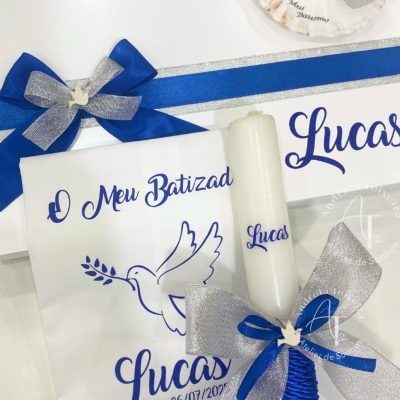 Conjunto de batismo com caixa, vela, concha e toalha personalizadas