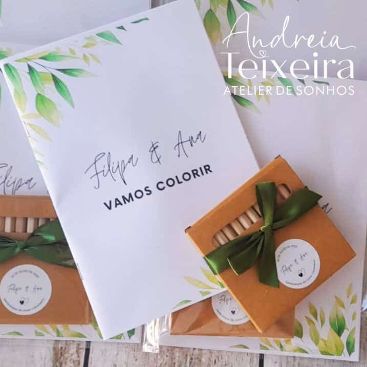 Livros de pintar com caixa de 12 lapis 1